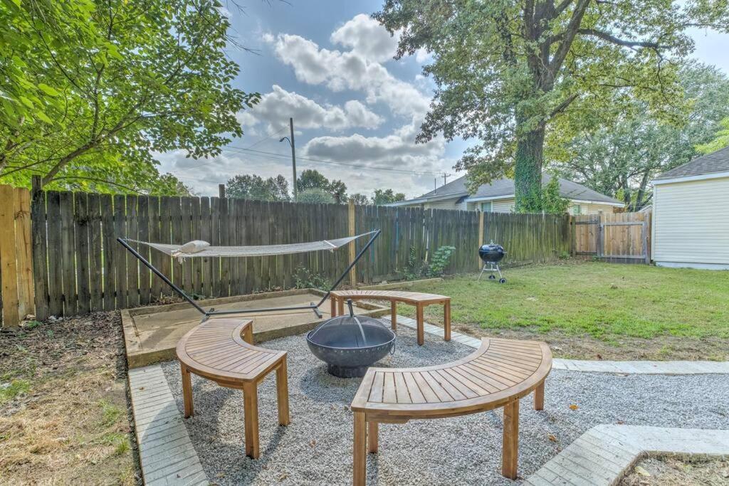 ממפיס Bright & Charming Cottage With Fire Pit And Porch Swing - Close To Beale Street, Bbq, Graceland, And The Liberty Bowl מראה חיצוני תמונה